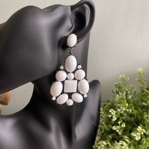 🌿 White Gem Stone Cluster Earrings, NWT